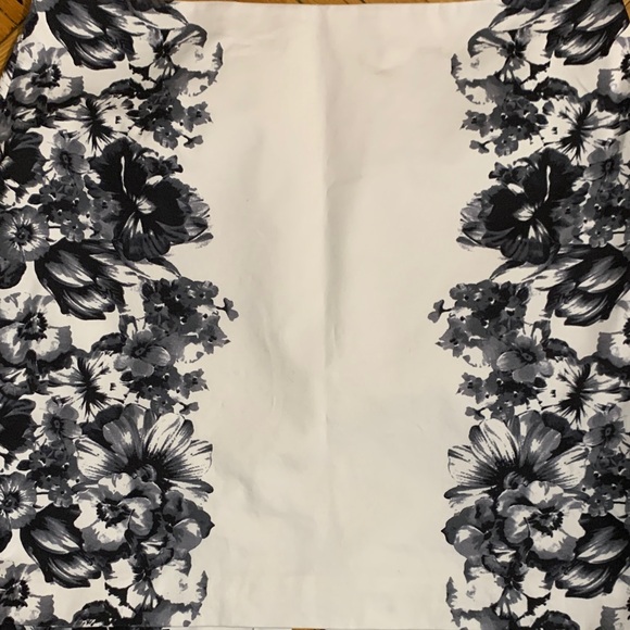 Express Dresses & Skirts - Express Monochrome Floral Pencil Skirt